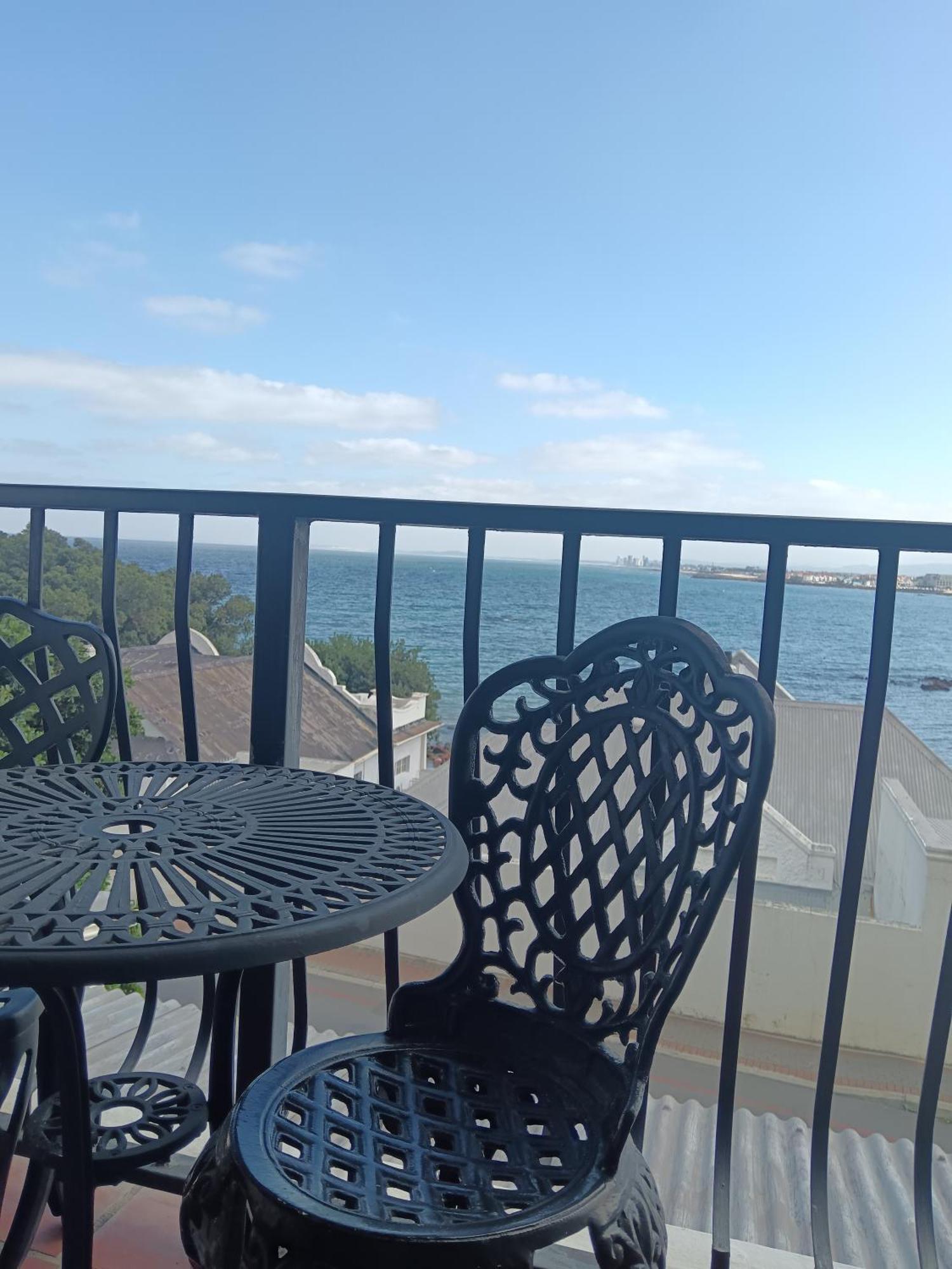 Berg En Zee Guesthouse Gordons Bay Exterior photo
