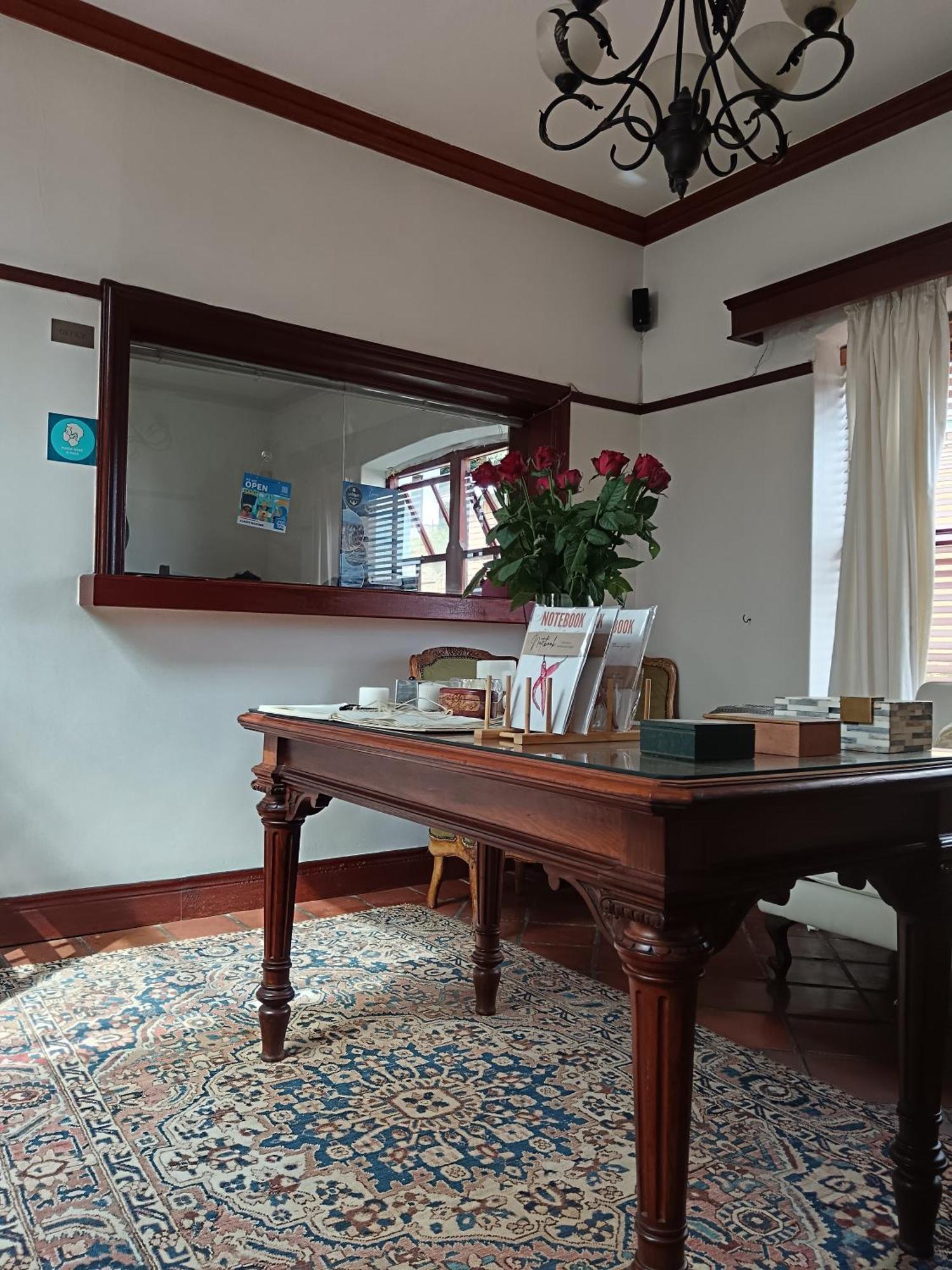 Berg En Zee Guesthouse Gordons Bay Exterior photo