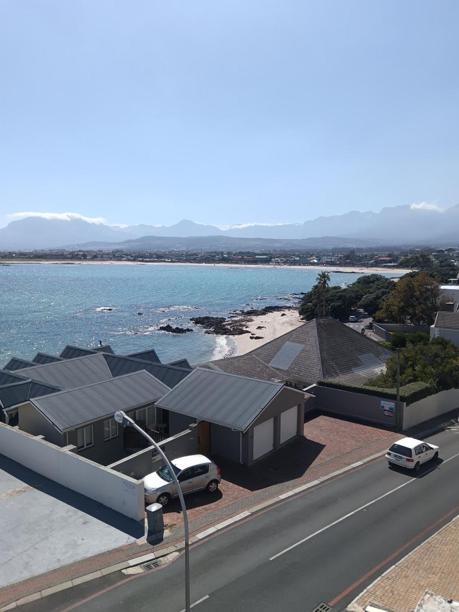 Berg En Zee Guesthouse Gordons Bay Exterior photo