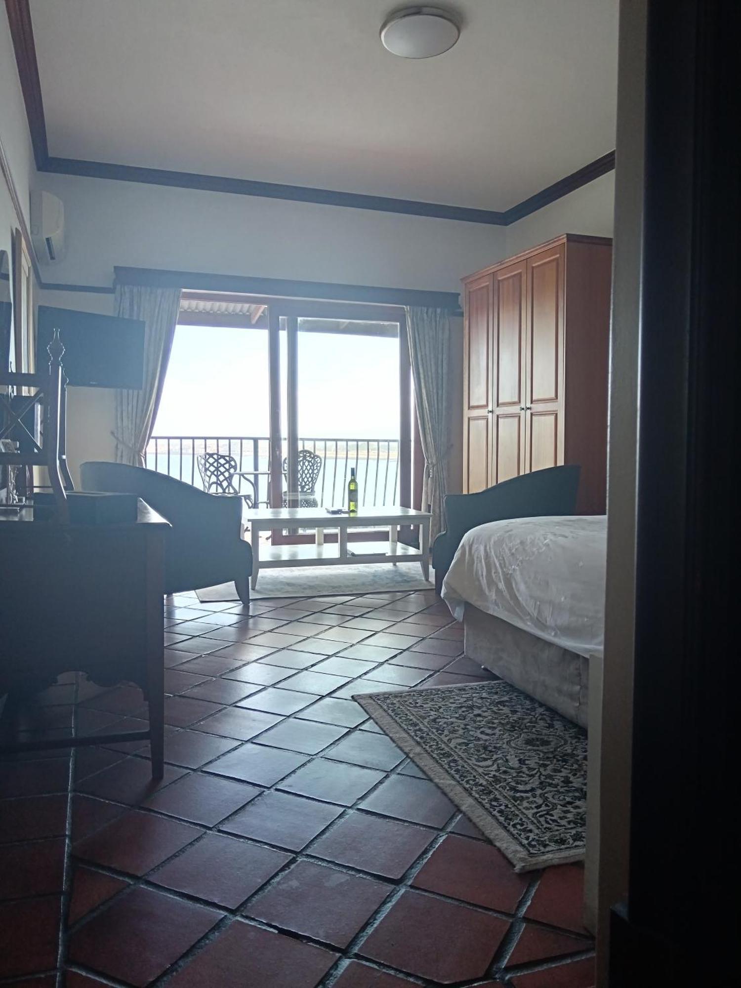 Berg En Zee Guesthouse Gordons Bay Exterior photo