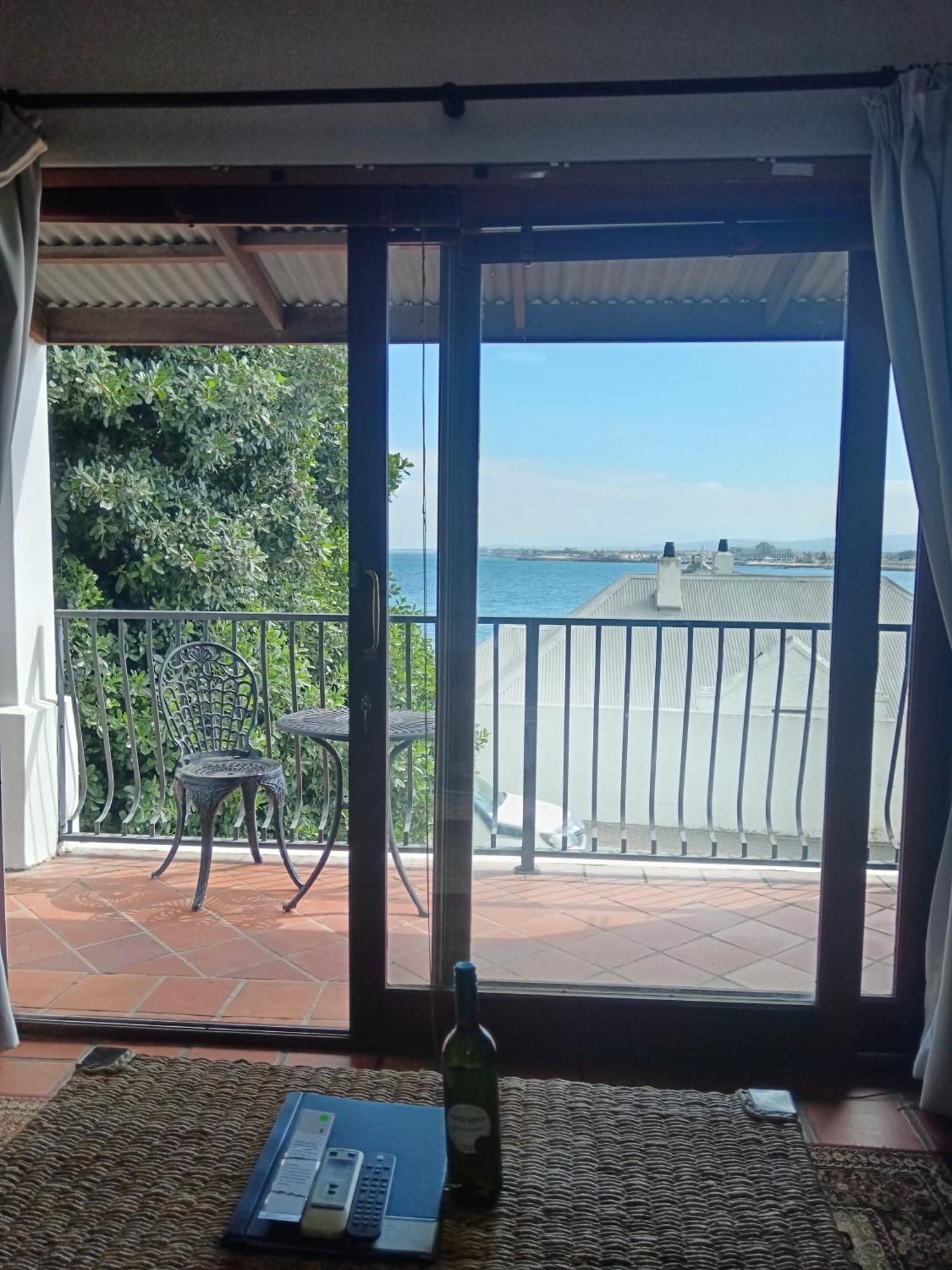 Berg En Zee Guesthouse Gordons Bay Exterior photo