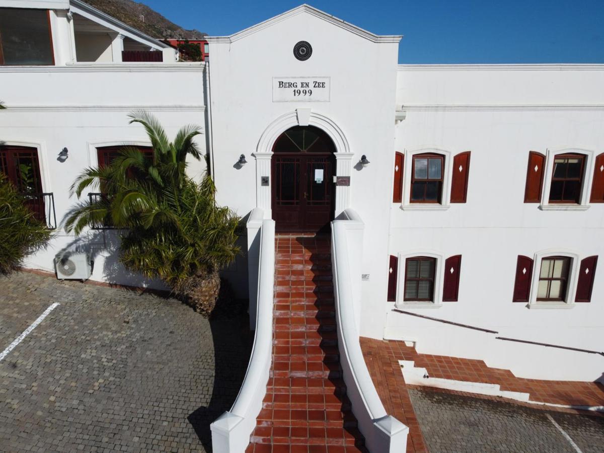 Berg En Zee Guesthouse Gordons Bay Exterior photo