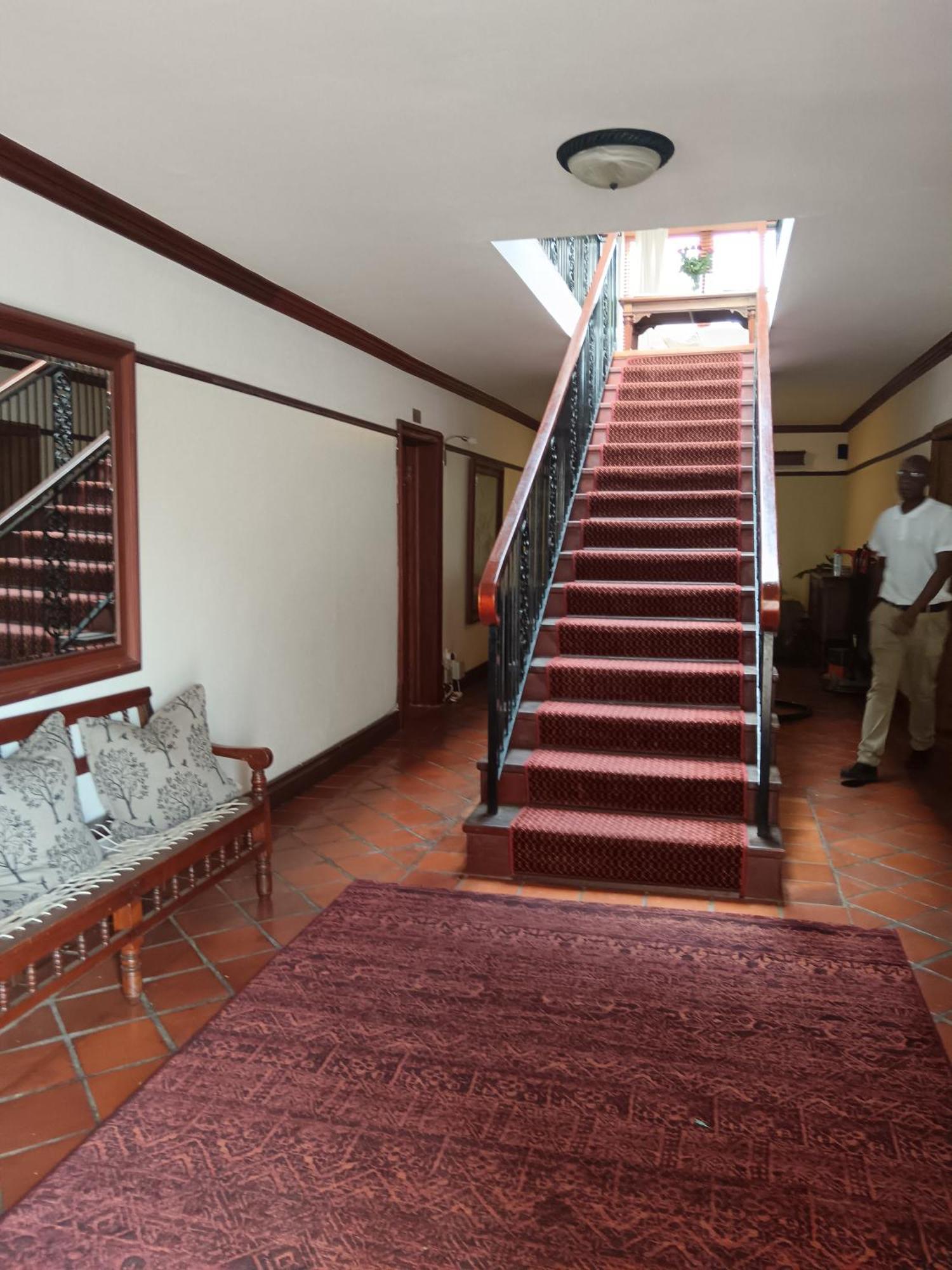Berg En Zee Guesthouse Gordons Bay Exterior photo