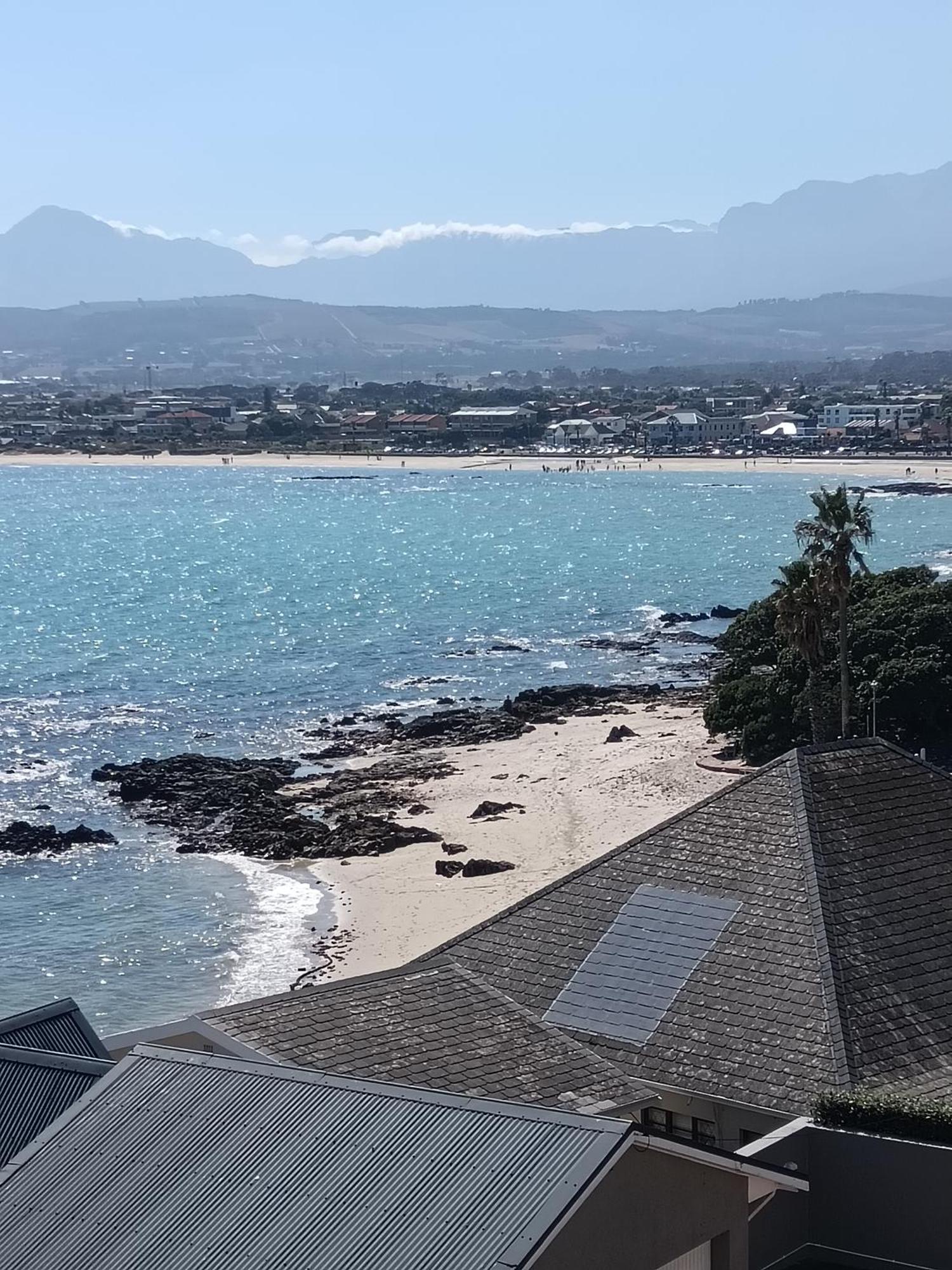 Berg En Zee Guesthouse Gordons Bay Exterior photo