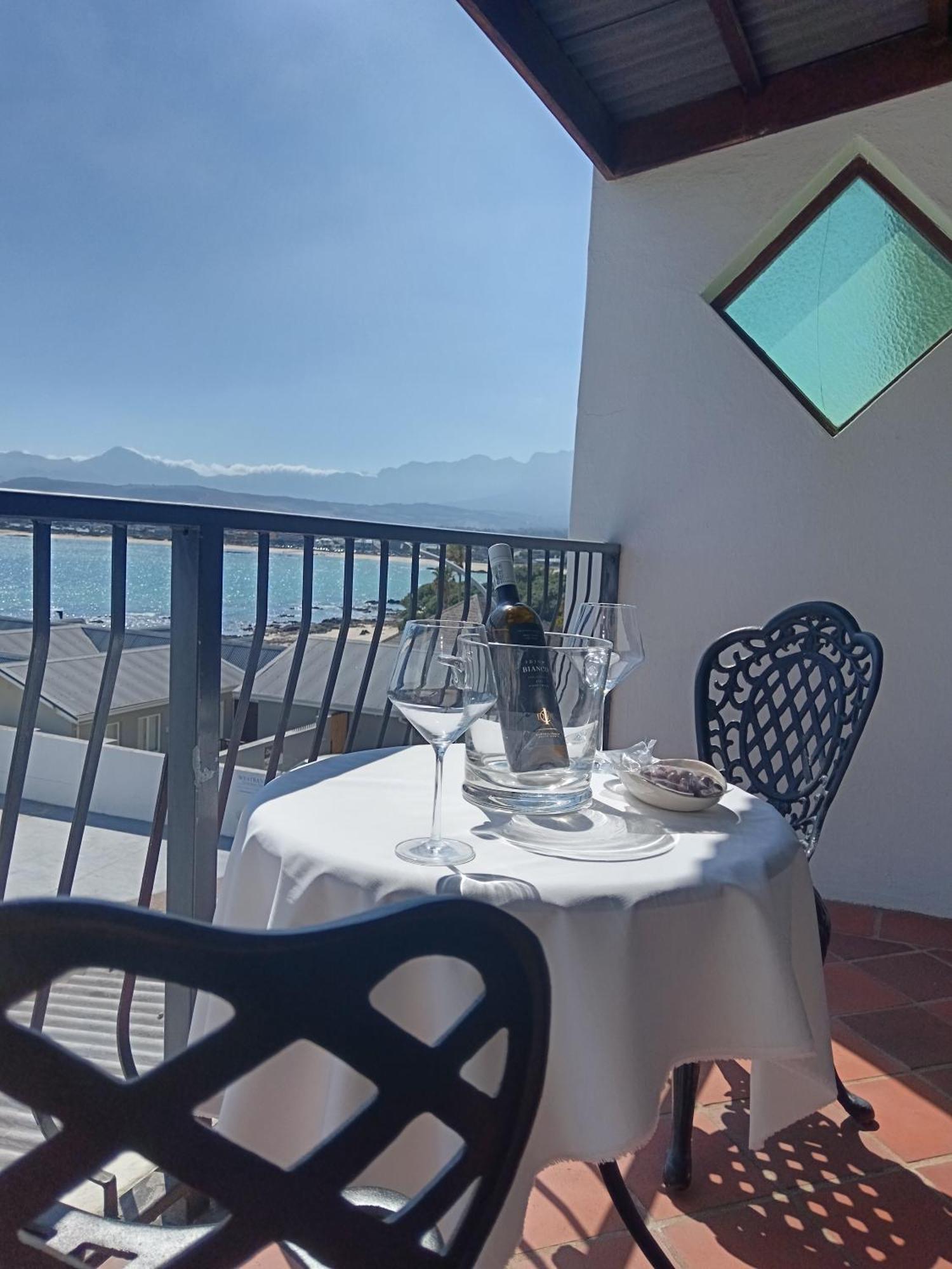 Berg En Zee Guesthouse Gordons Bay Exterior photo