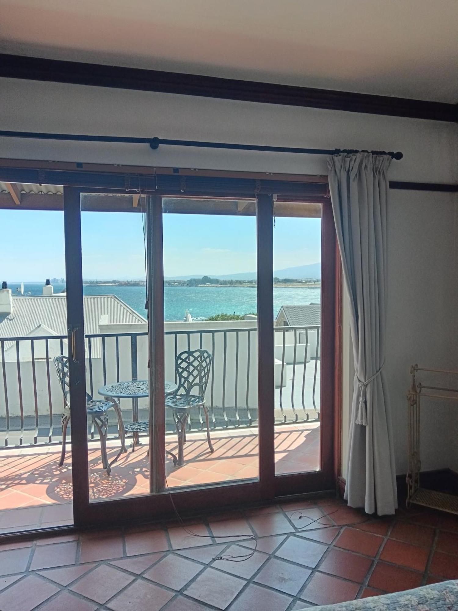 Berg En Zee Guesthouse Gordons Bay Exterior photo