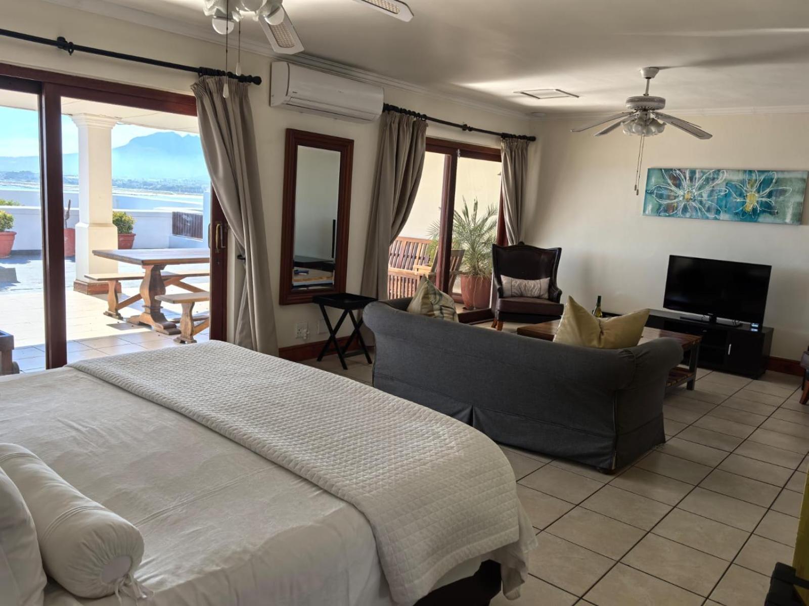 Berg En Zee Guesthouse Gordons Bay Exterior photo