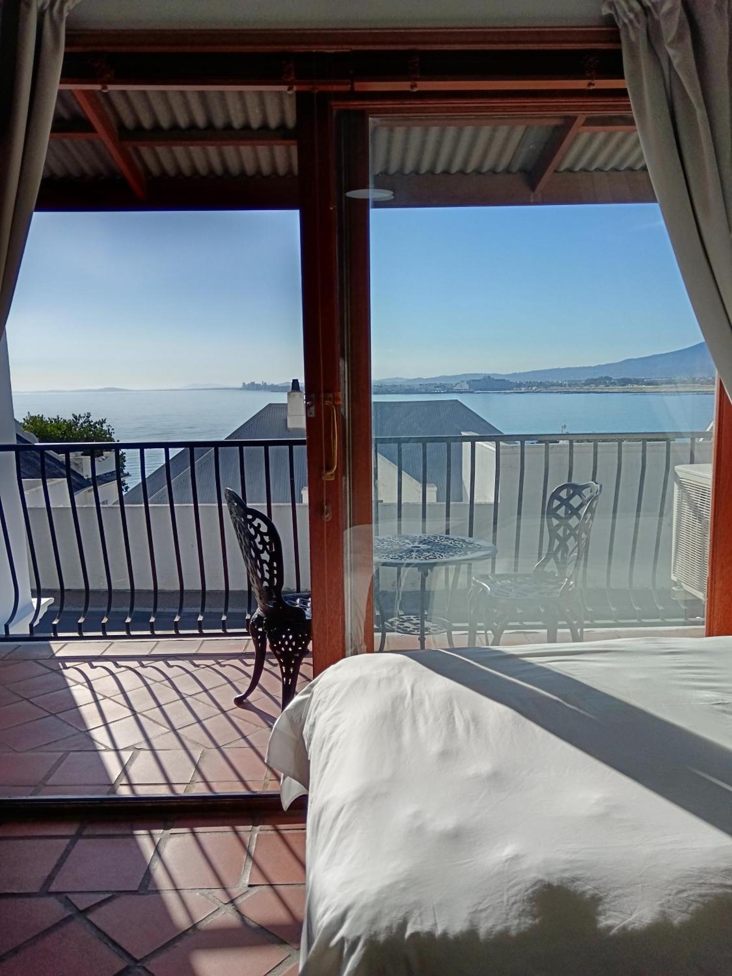 Berg En Zee Guesthouse Gordons Bay Exterior photo