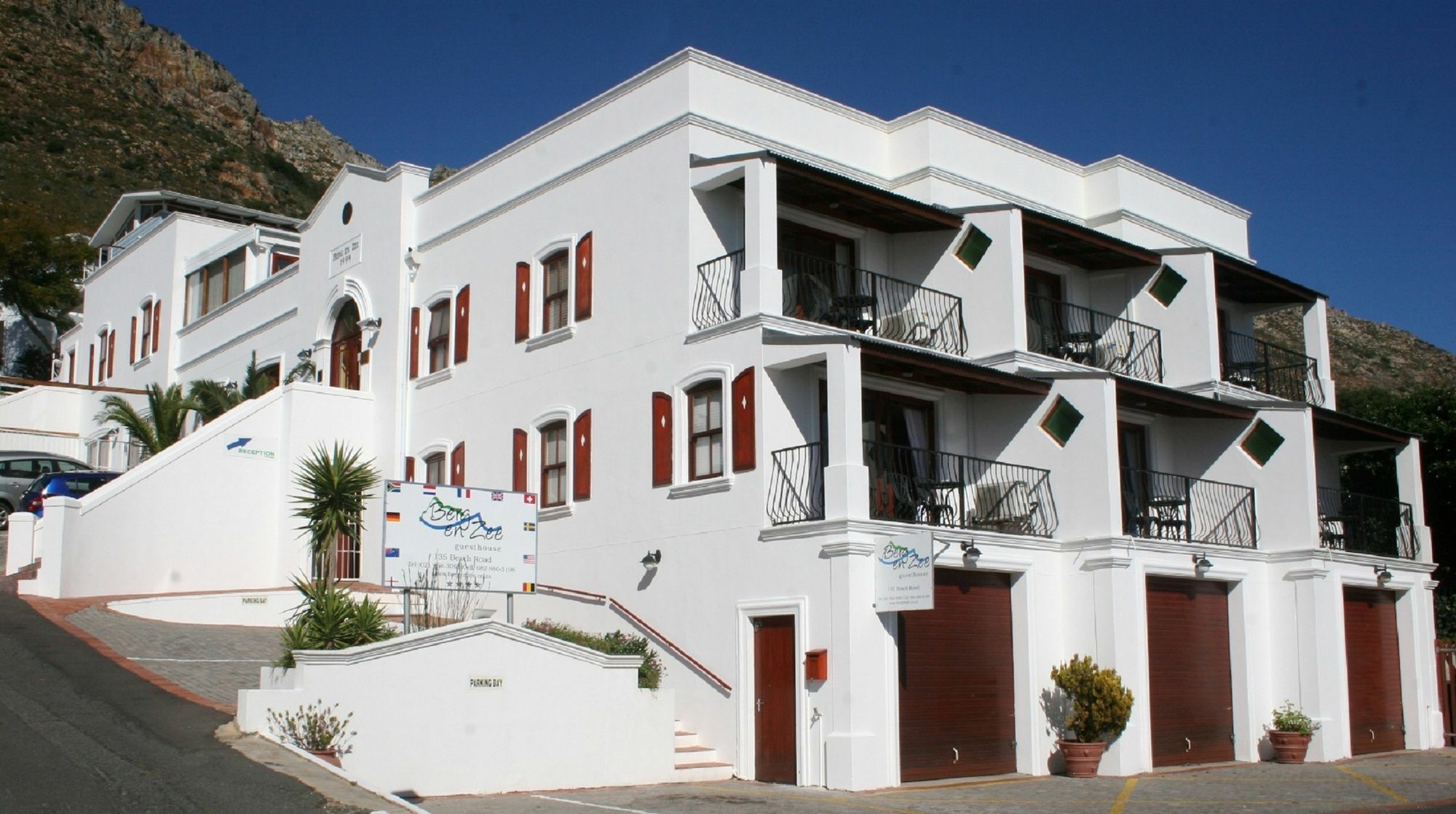 Berg En Zee Guesthouse Gordons Bay Exterior photo